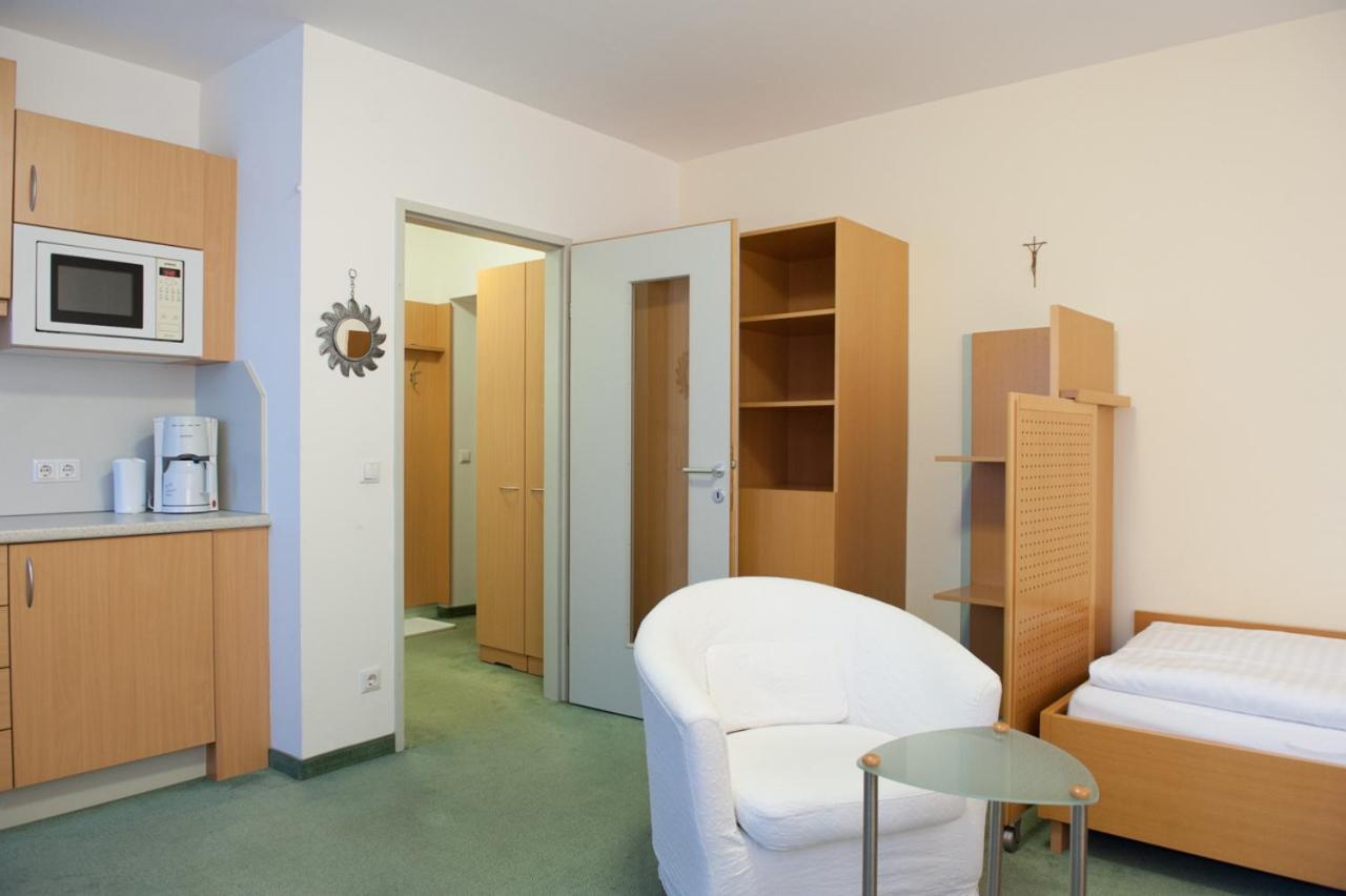 Stadtoase Kolping Hotel Линц Стая снимка