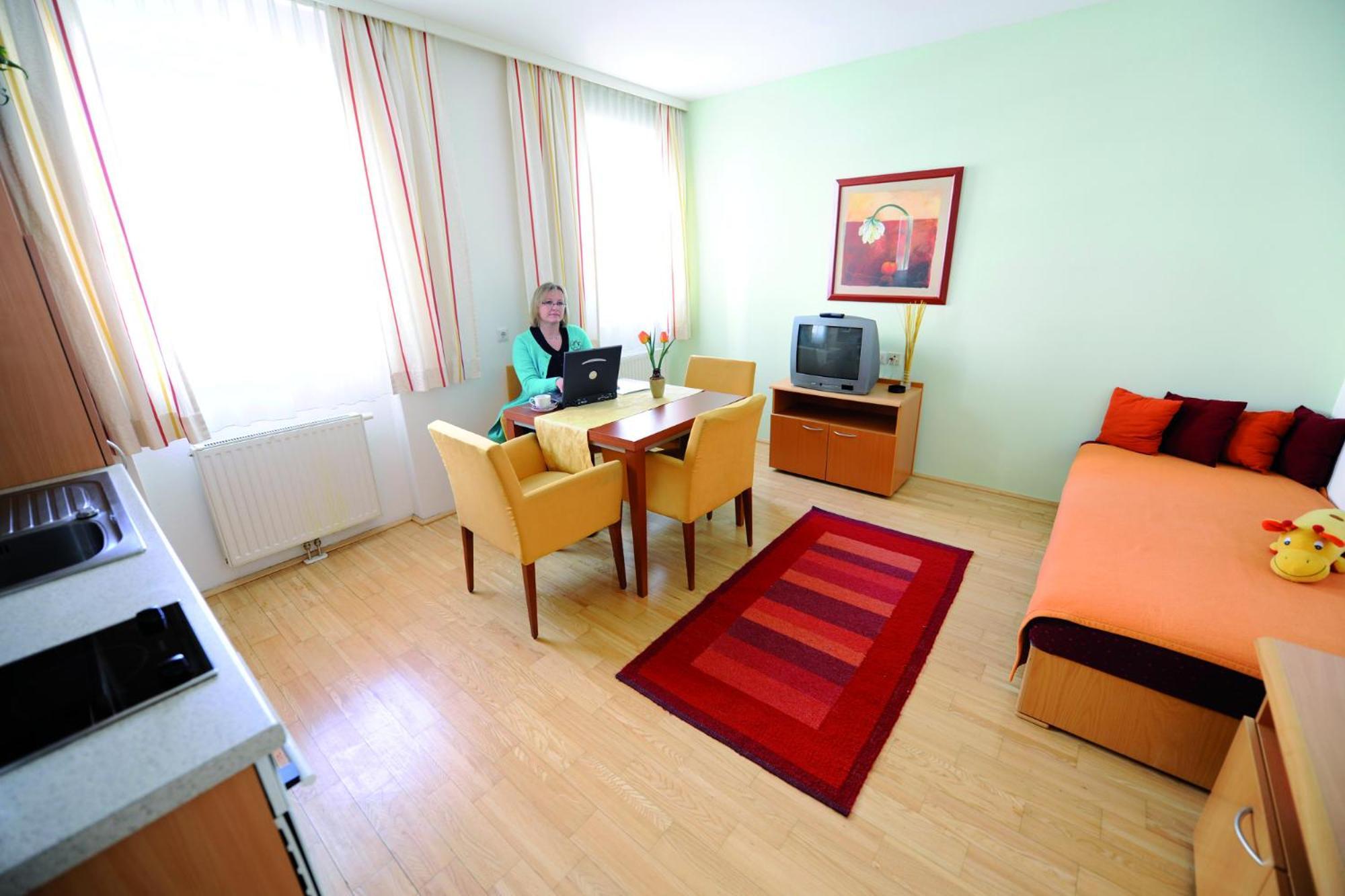 Stadtoase Kolping Hotel Линц Стая снимка